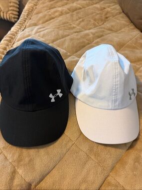 Under Armour women’s lightweight run Caps - Black and White